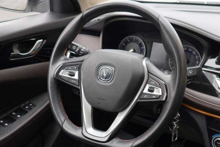 Used CHANGAN Eado DT 2021 1.6L Manual Luxury Model Interior 3