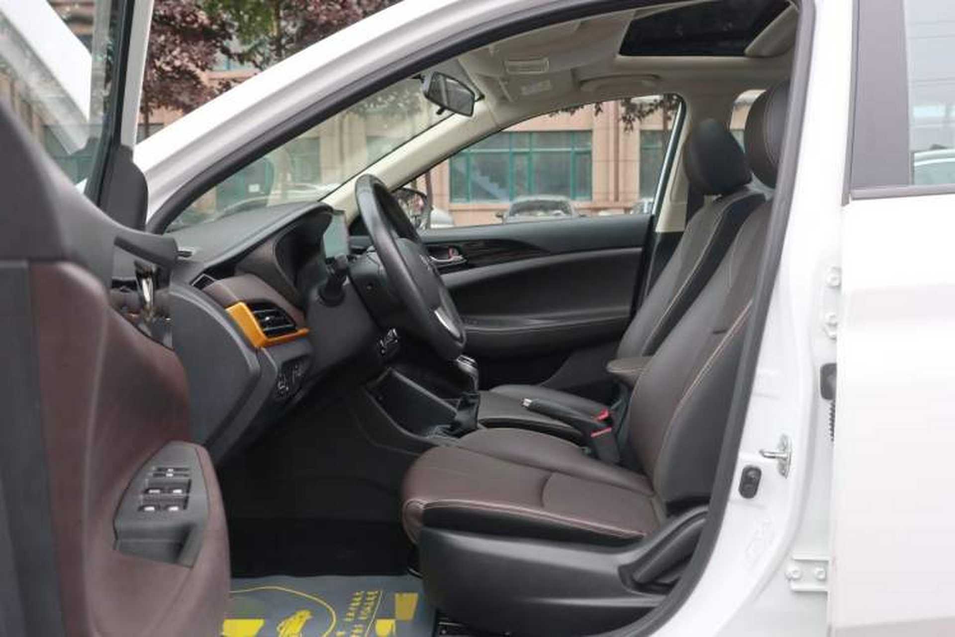 Used CHANGAN Eado DT 2021 1.6L Manual Luxury Model Interior 6