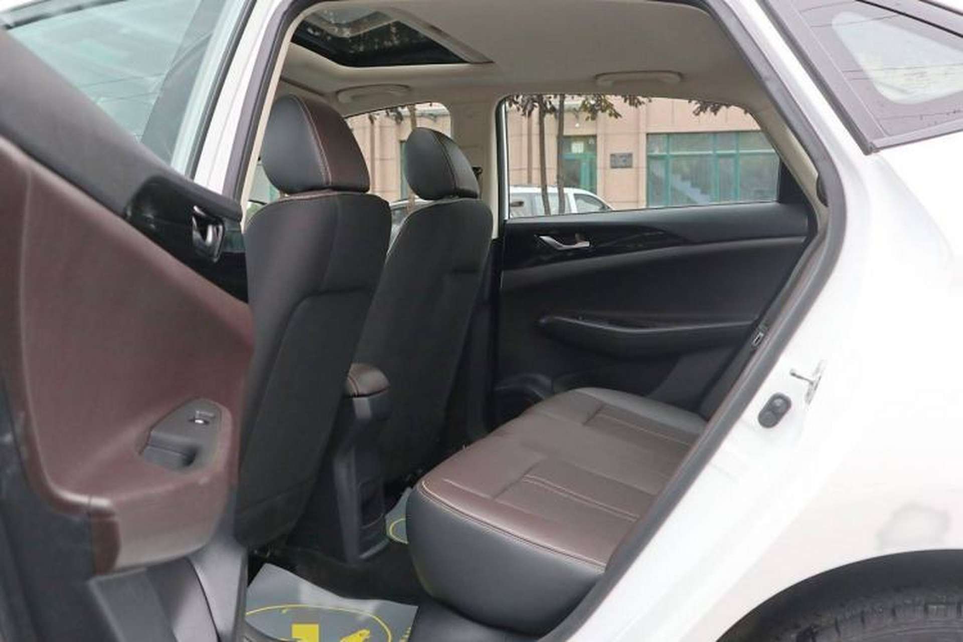 Used CHANGAN Eado DT 2021 1.6L Manual Luxury Model Interior 7
