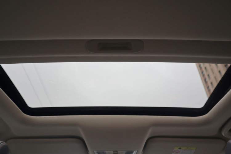 Used CHANGAN Eado DT 2021 1.6L Manual Luxury Model Interior 8