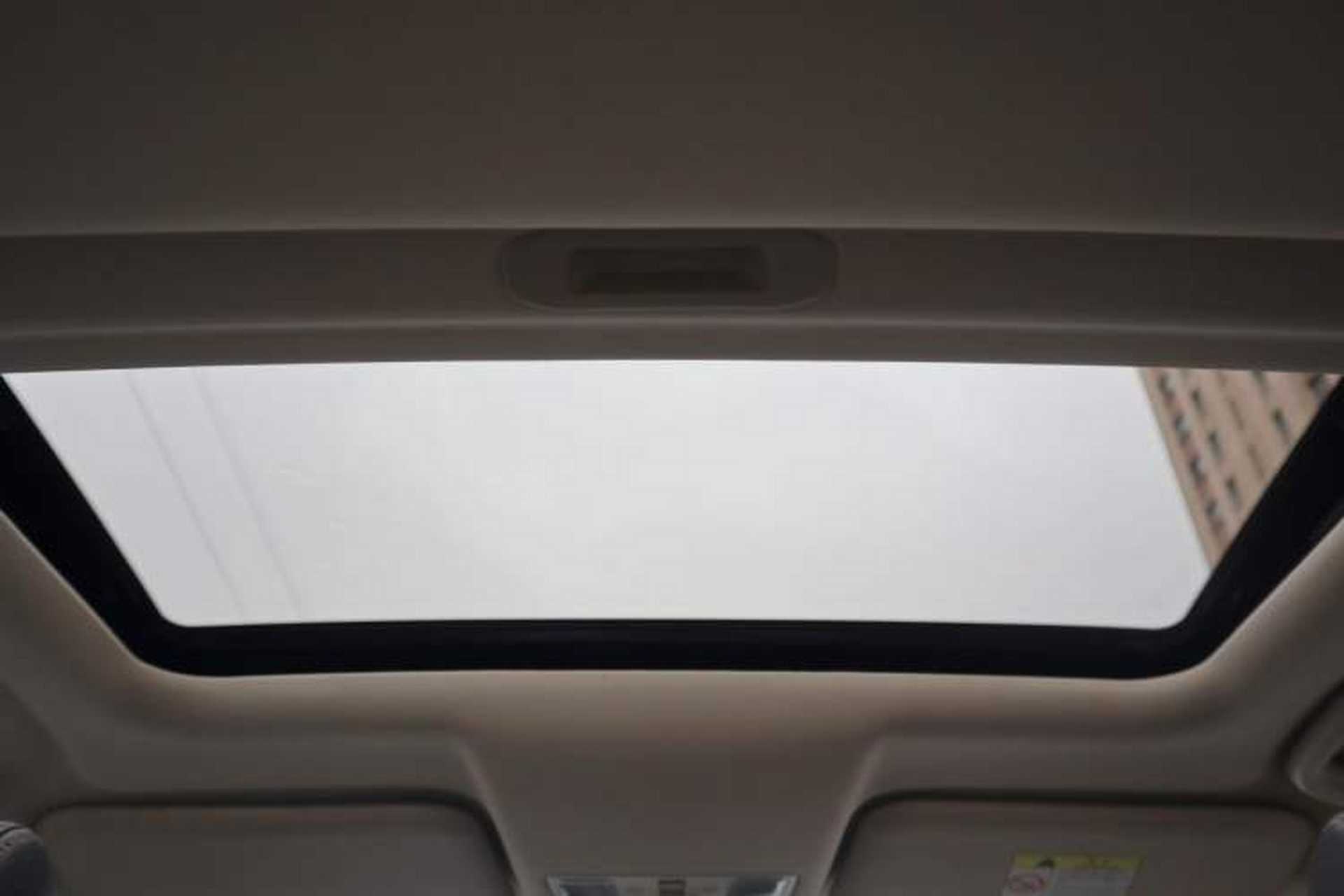 Used CHANGAN Eado DT 2021 1.6L Manual Luxury Model Interior 8