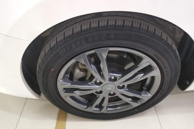 Used CHANGAN Eado DT 2021 1.6L Automatic Luxury Model Left Front Wheel Hub