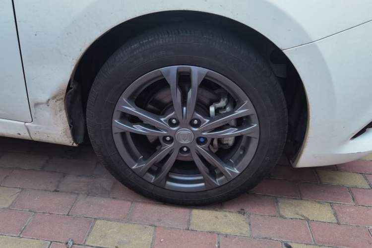 Used CHANGAN Eado DT 2021 1.6L Automatic Luxury Model Right Front Wheel Hub