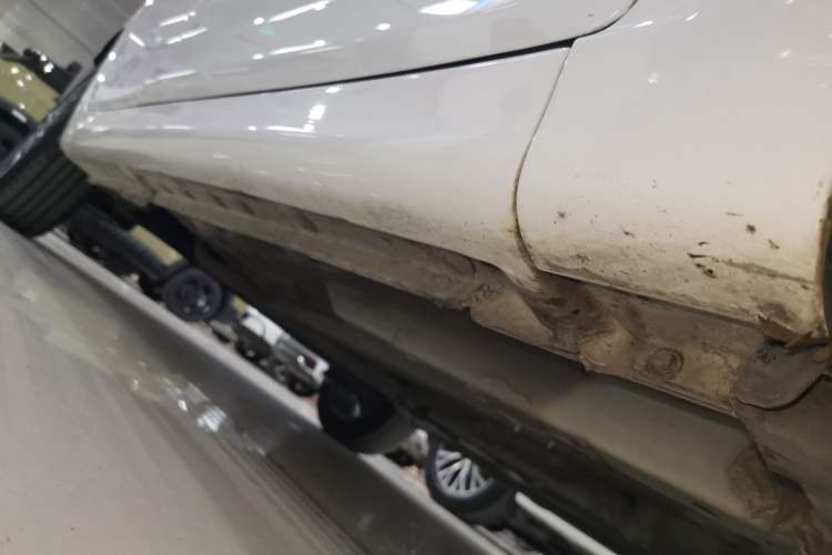 Used CHANGAN Eado DT 2021 1.6L Automatic Luxury Model Right Side Sill