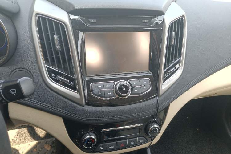 Used CHANGAN Eado New Energy 2016 Pure Electric Premium Model Audio And AC Panel
