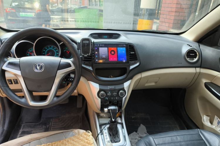 Used CHANGAN Eado New Energy 2016 Pure Electric Enjoyment Model Center Console