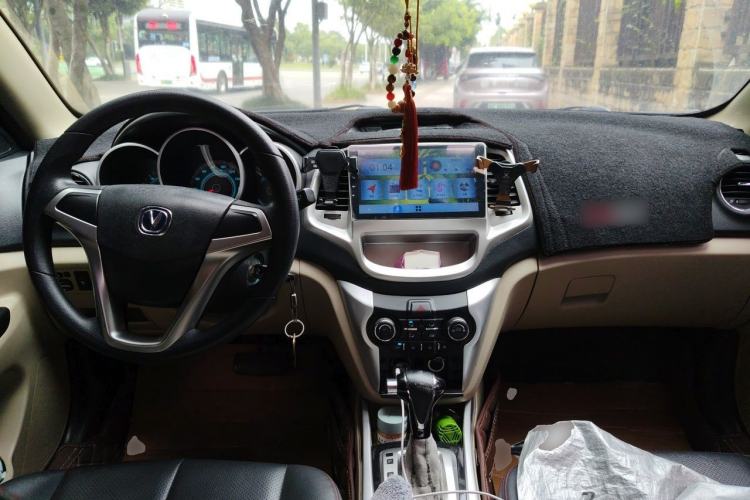 Used CHANGAN Eado New Energy 2016 Pure Electric Elite Model Center Console