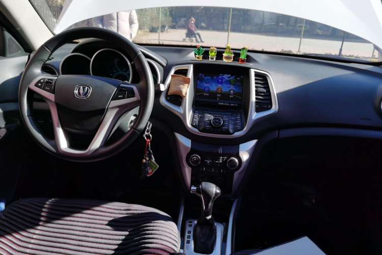 Used CHANGAN Eado New Energy 2016 All-Electric Luxury Model Center Console
