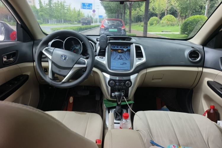 Used CHANGAN Eado New Energy 2016 Pure Electric Elite Model Center Console