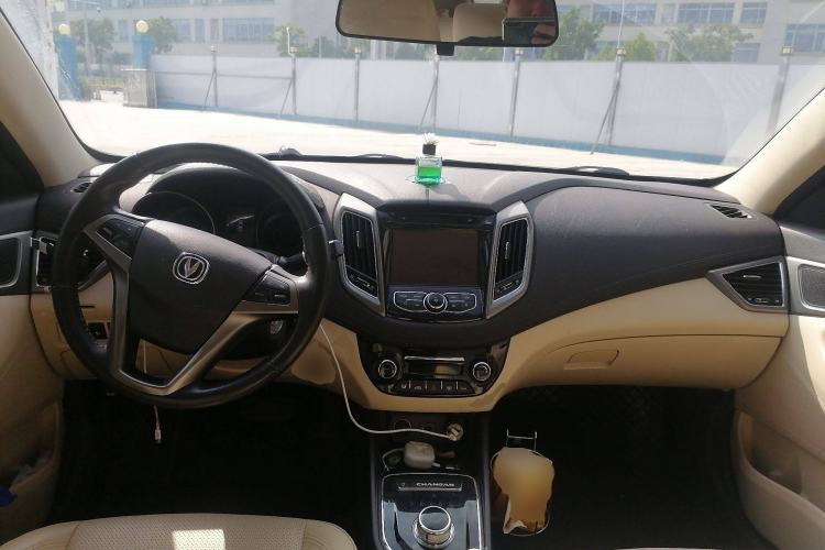 Used CHANGAN Eado New Energy 2016 Pure Electric Deluxe Model Center Console