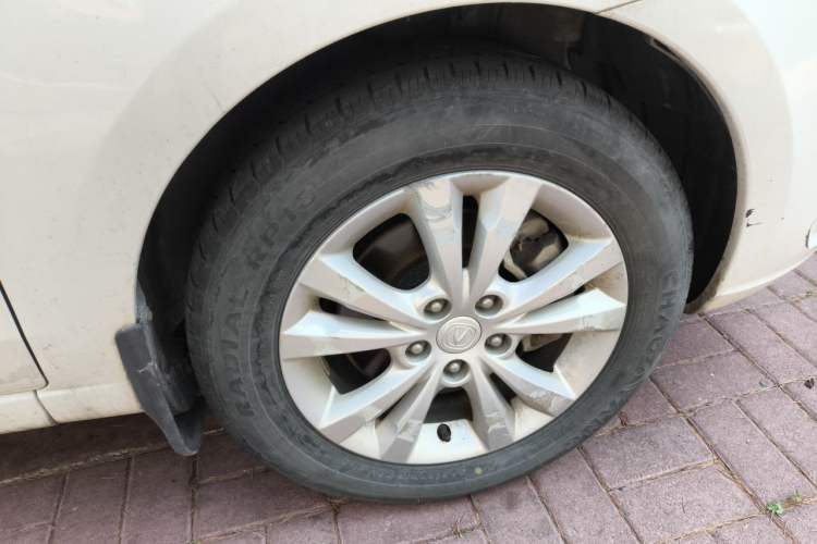 Used CHANGAN Eado New Energy 2016 Pure Electric Enjoyment Model Right Front Wheel Hub