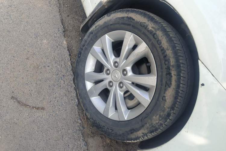 Used CHANGAN Eado New Energy 2016 Pure Electric Premium Model Right Front Wheel Hub