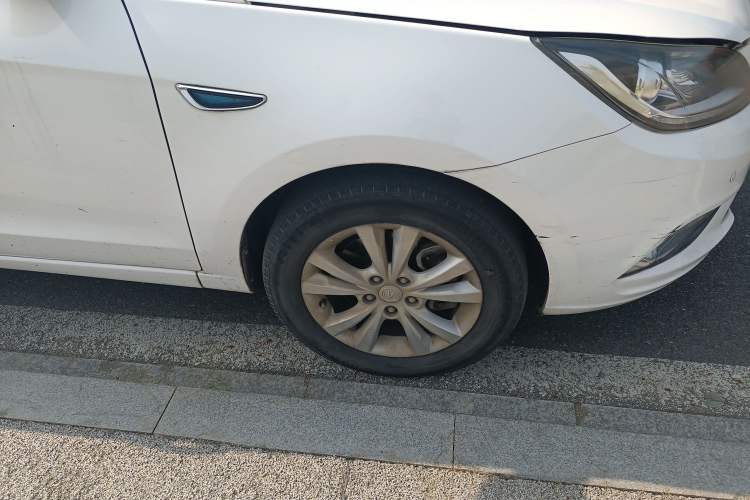 Used CHANGAN Eado New Energy 2016 Pure Electric Premium Model Right Front Wheel Hub