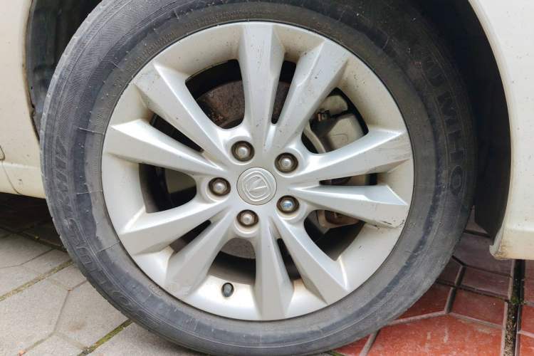 Used CHANGAN Eado New Energy 2016 Pure Electric Elite Model Right Front Wheel Hub