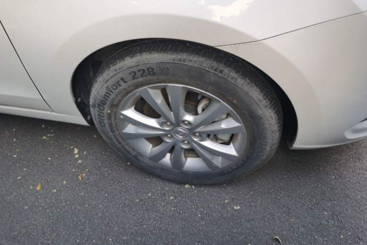 Used CHANGAN Eado New Energy 2016 All-Electric Luxury Model Right Front Wheel Hub