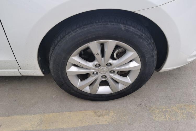 Used CHANGAN Eado New Energy 2016 Pure Electric Deluxe Model Right Front Wheel Hub