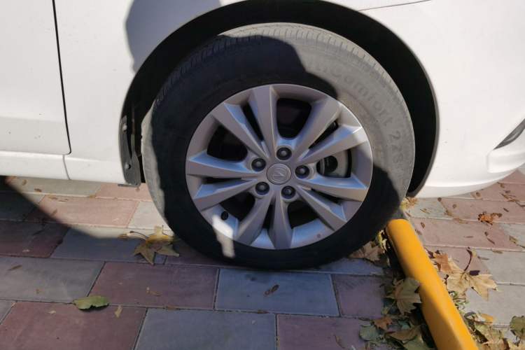 Used CHANGAN Eado New Energy 2016 All-Electric Luxury Model Right Front Wheel Hub
