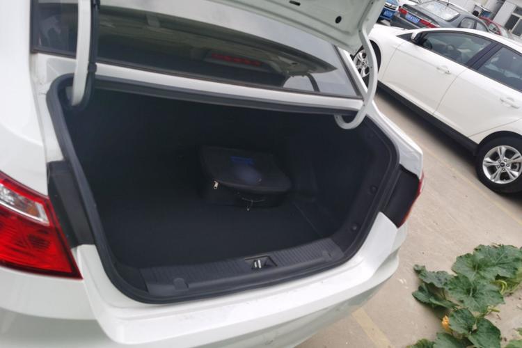 Used CHANGAN Eado New Energy 2016 Pure Electric Deluxe Model Trunk