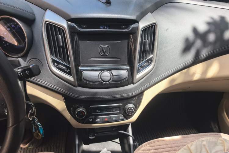 Used CHANGAN Eado New Energy 2018 EV300 Enjoyment Model Audio And AC Panel