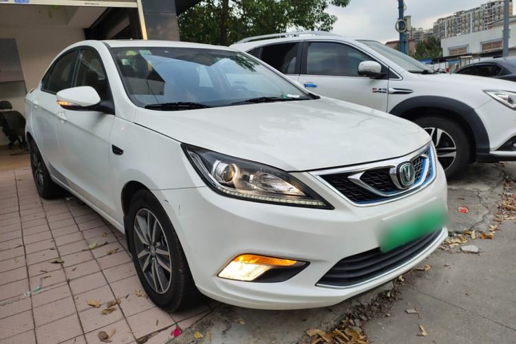 Used CHANGAN Eado New Energy 2018 1.0T PHEV Navigation Model Front Right 45 Deg