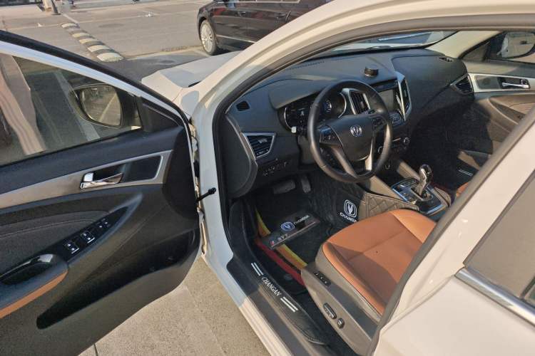 Used CHANGAN Eado New Energy 2018 1.0T PHEV Navigation Model Interior 3