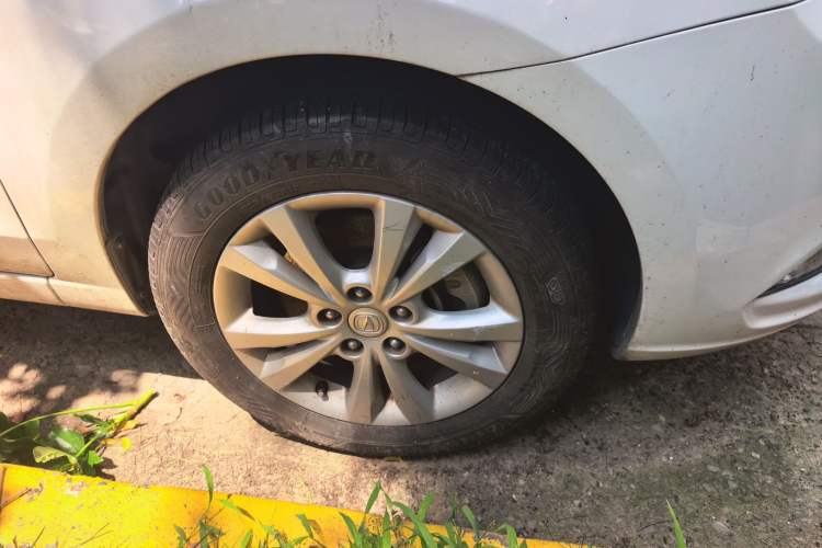 Used CHANGAN Eado New Energy 2018 EV300 Enjoyment Model Right Front Wheel Hub