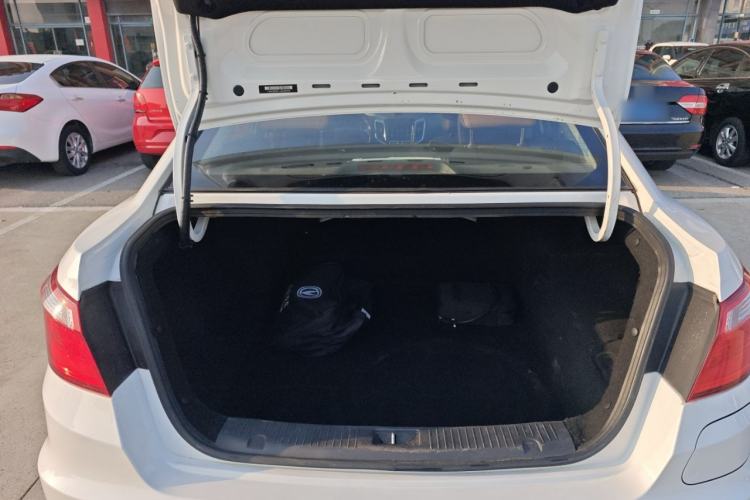 Used CHANGAN Eado New Energy 2018 1.0T PHEV Navigation Model Trunk