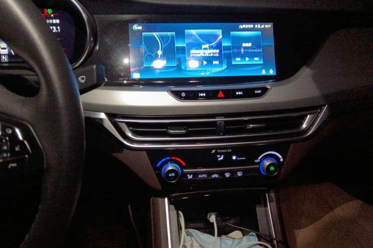 Used CHANGAN Eado New Energy 2019 EV460 Smart Edition Audio And AC Panel