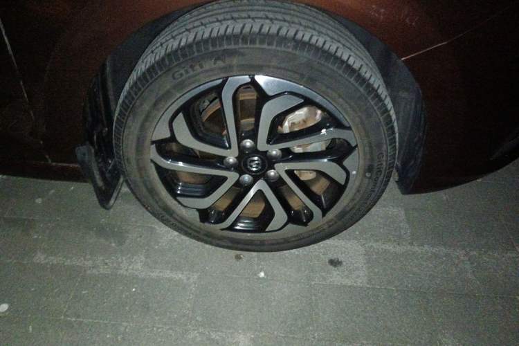 Used CHANGAN Eado New Energy 2019 EV460 Smart Edition Right Front Wheel Hub