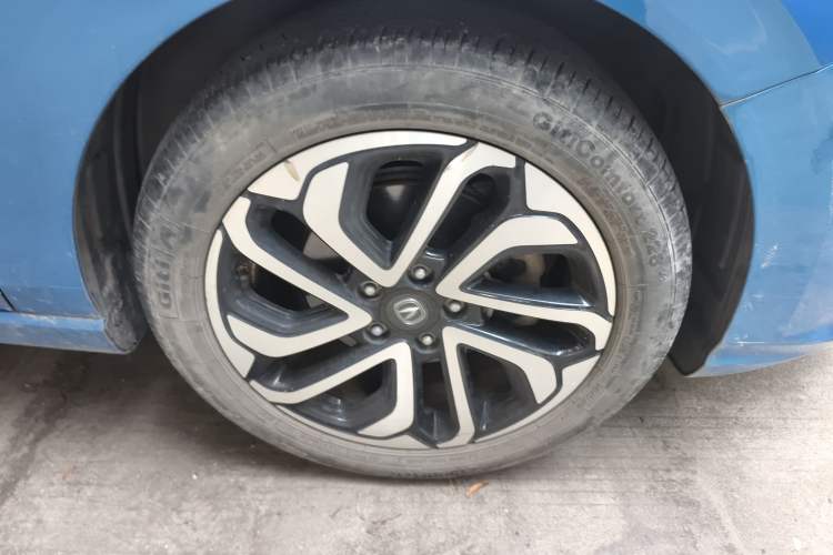 Used CHANGAN Eado New Energy 2019 EV460 Smart Edition Right Front Wheel Hub