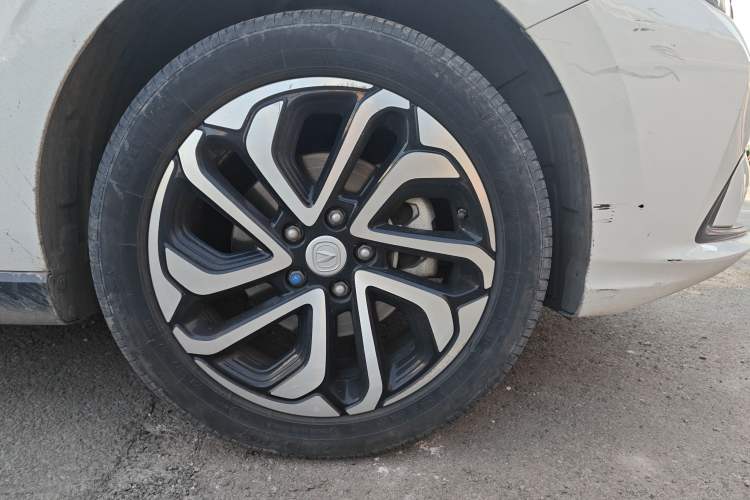 Used CHANGAN Eado New Energy 2019 EV460 Smart Edition Right Front Wheel Hub