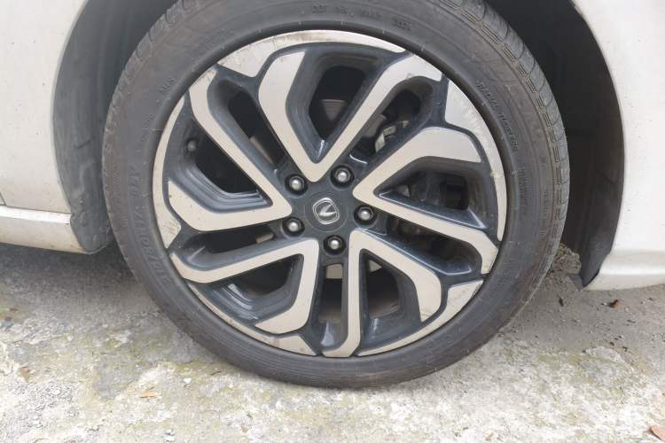 Used CHANGAN Eado New Energy 2019 EV460 Shared Version Right Front Wheel Hub