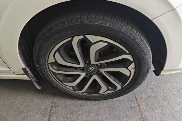 Used CHANGAN Eado New Energy 2019 EV460 Smart Edition Right Front Wheel Hub