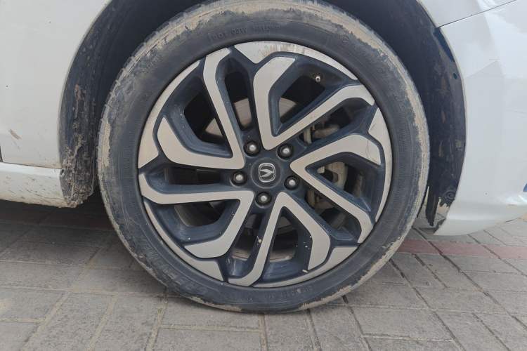 Used CHANGAN Eado New Energy 2019 EV460 Shared Version Right Front Wheel Hub