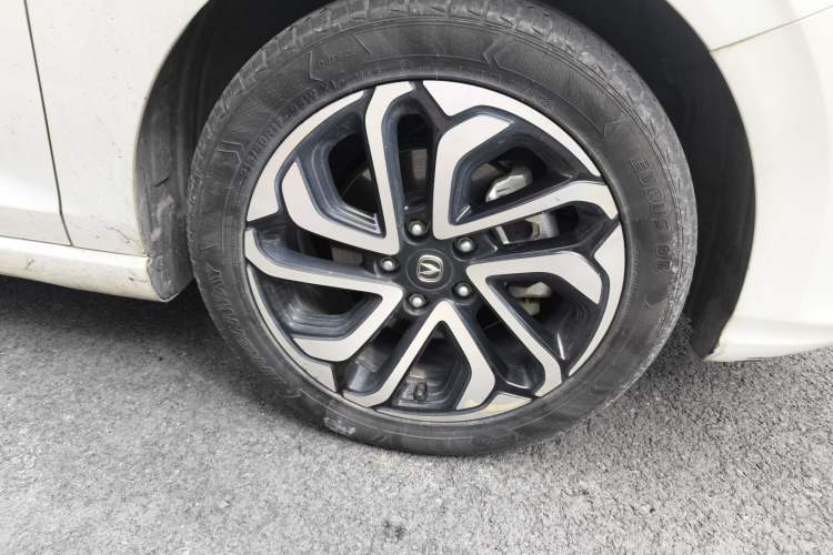 Used CHANGAN Eado New Energy 2019 EV460 Smart Edition Right Front Wheel Hub