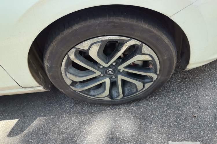Used CHANGAN Eado New Energy 2019 EV460 Smart Edition Right Front Wheel Hub