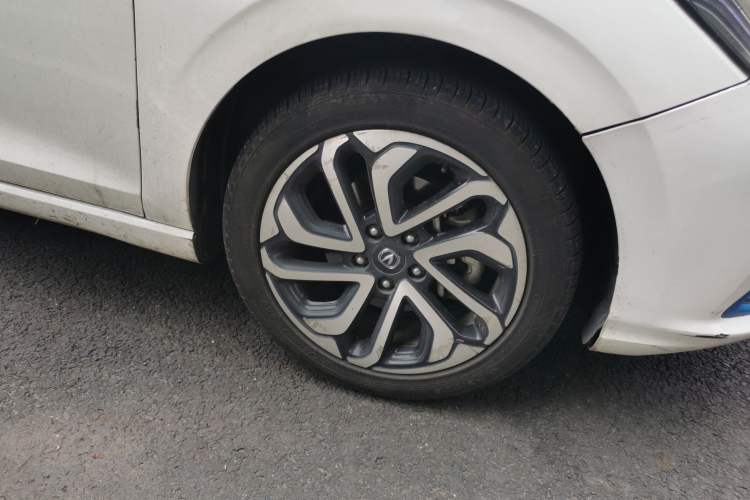 Used CHANGAN Eado New Energy 2019 EV460 Smart Edition Right Front Wheel Hub