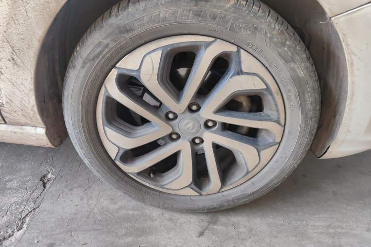 Used CHANGAN Eado New Energy 2019 EV460 Smart Edition Right Front Wheel Hub