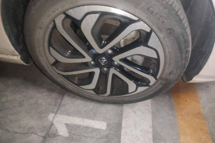Used CHANGAN Eado New Energy 2019 EV460 Shared Version Right Front Wheel Hub