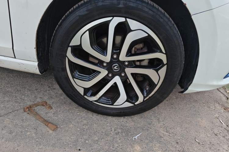 Used CHANGAN Eado New Energy 2019 EV460 Smart Edition Right Front Wheel Hub