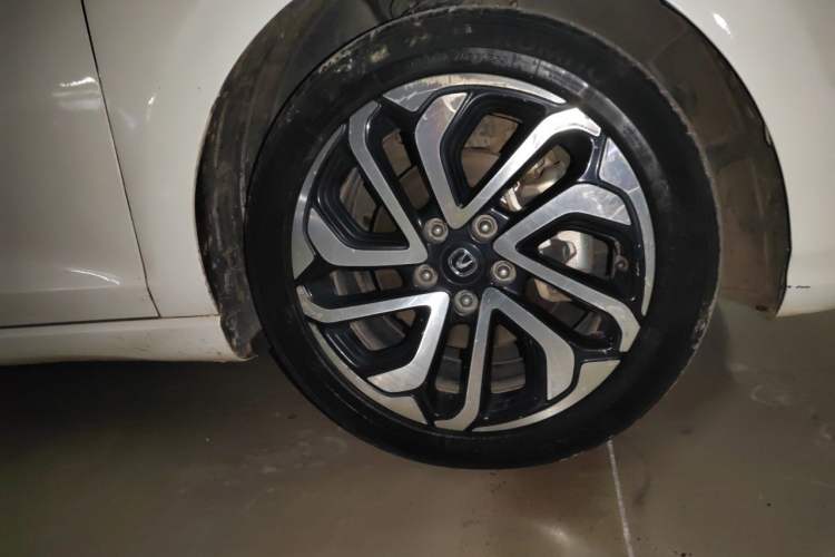 Used CHANGAN Eado New Energy 2019 EV460 Smart Edition Right Front Wheel Hub