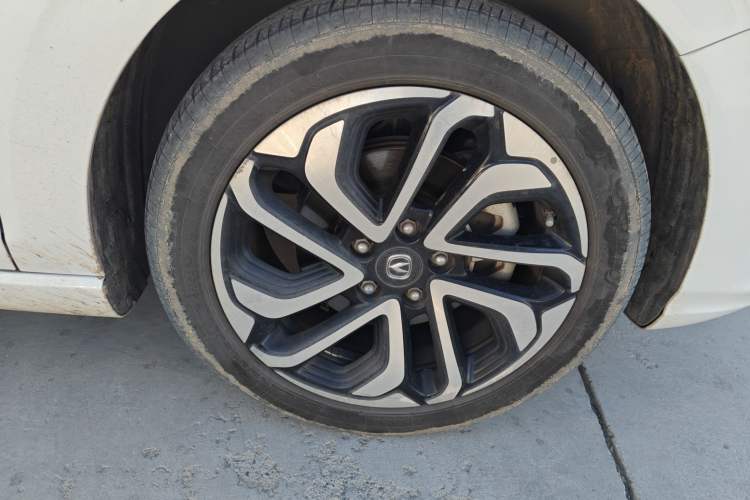 Used CHANGAN Eado New Energy 2019 EV460 Smart Edition Right Front Wheel Hub