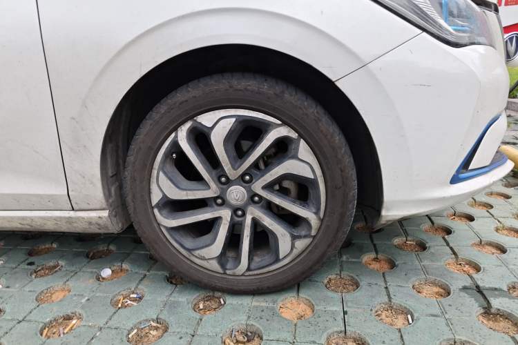 Used CHANGAN Eado New Energy 2019 EV460 Shared Version Right Front Wheel Hub
