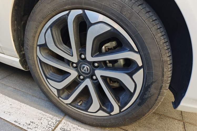 Used CHANGAN Eado New Energy 2019 EV460 Smart Edition Right Front Wheel Hub