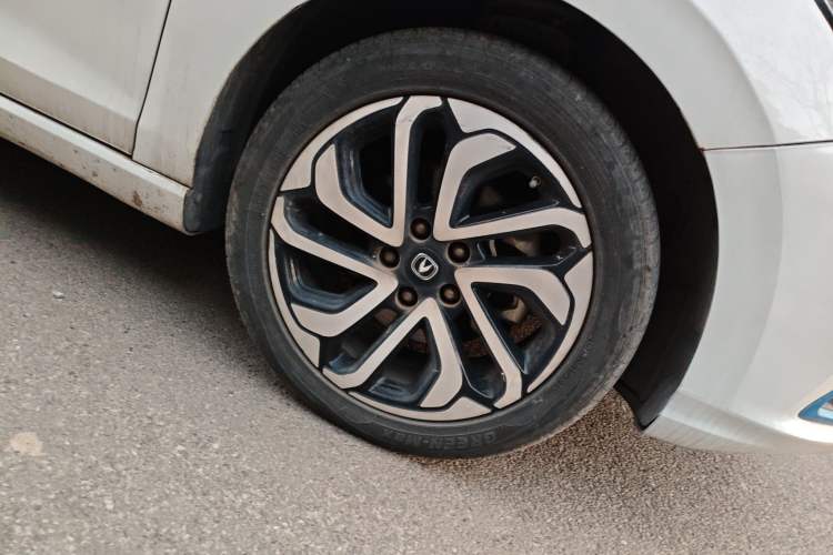 Used CHANGAN Eado New Energy 2019 EV460 Smart Edition Right Front Wheel Hub
