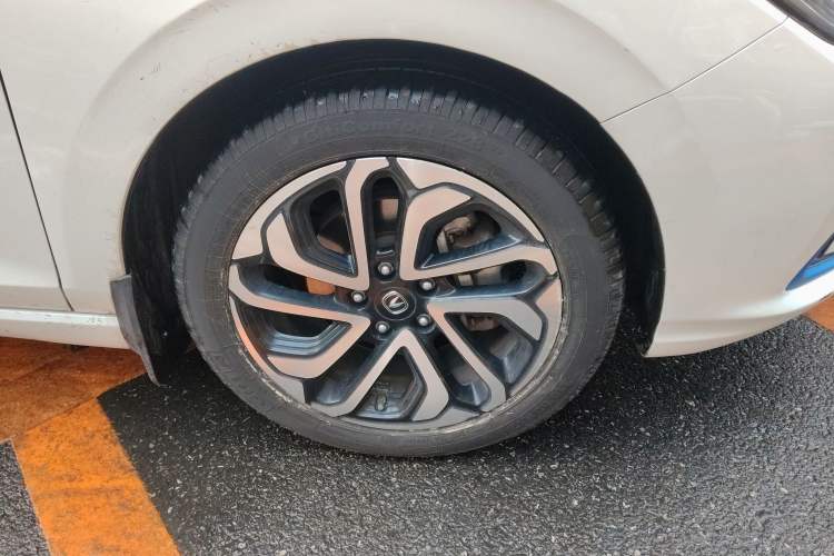 Used CHANGAN Eado New Energy 2019 EV460 Smart Edition Right Front Wheel Hub