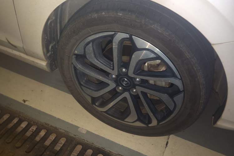 Used CHANGAN Eado New Energy 2019 EV460 Smart Edition Right Front Wheel Hub