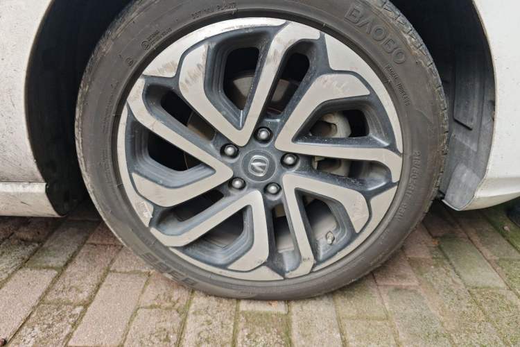 Used CHANGAN Eado New Energy 2019 EV460 Smart Edition Right Front Wheel Hub