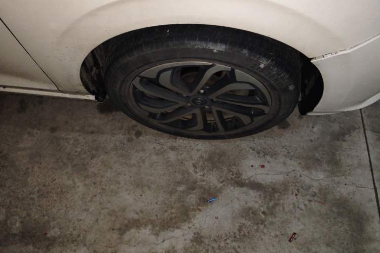 Used CHANGAN Eado New Energy 2019 EV460 Shared Version Right Front Wheel Hub