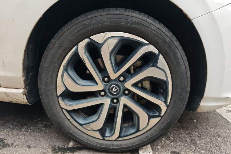 Used CHANGAN Eado New Energy 2019 EV460 Smart Edition Right Front Wheel Hub